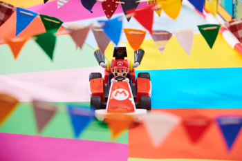 images/products/sw_switch_mario_kart_live_home_circuit_mario/__gallery/HACA_RMAA_illu06_06_R_ad-0.png