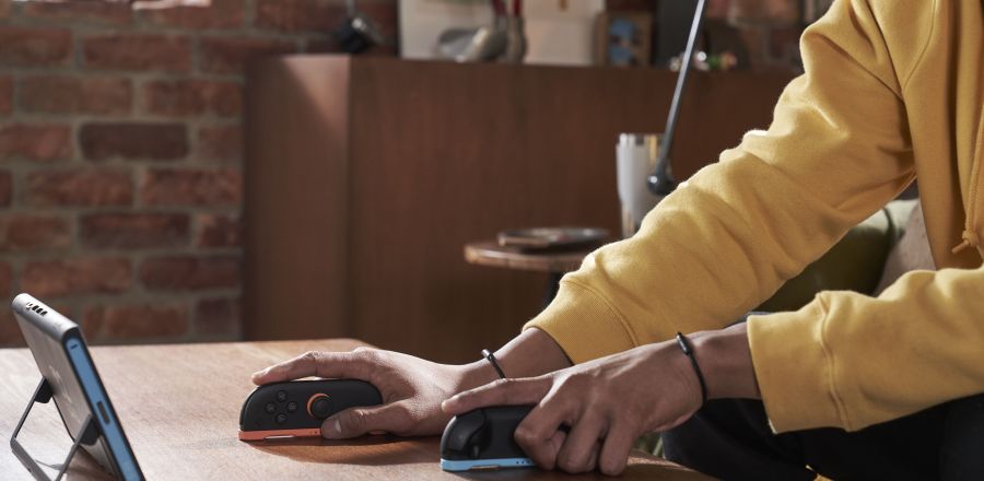 Guy using the mouse controls of Joy-Con 2